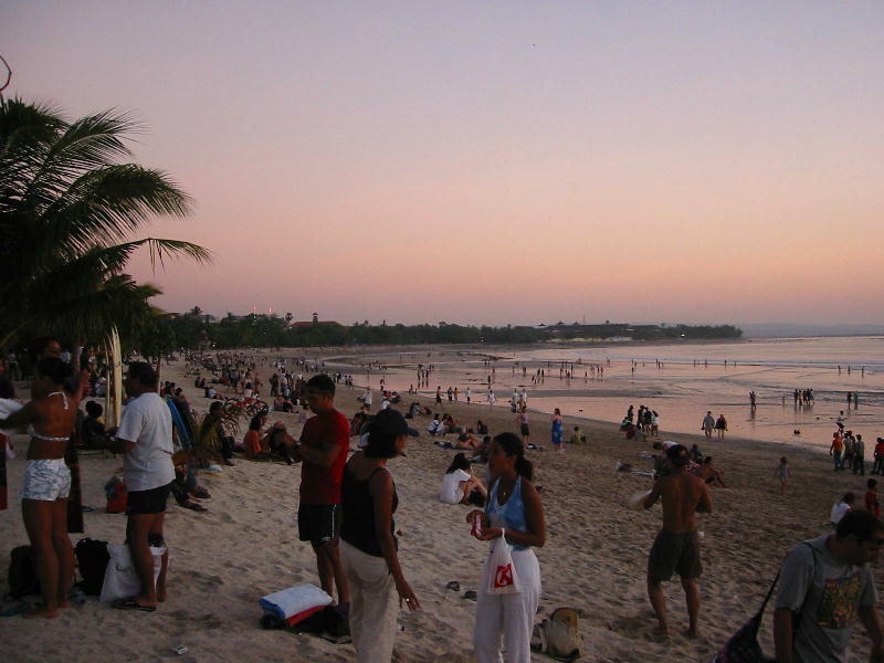 http://www.skorookolo.szm.sk/in/images/Kuta%20beach%20(Bali).JPG